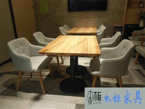 餐廳桌椅定制得尺寸常規(guī)在多少比較合適？ 