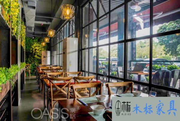 實木餐桌椅種類有哪些？桌椅定制廠家如何選？ 